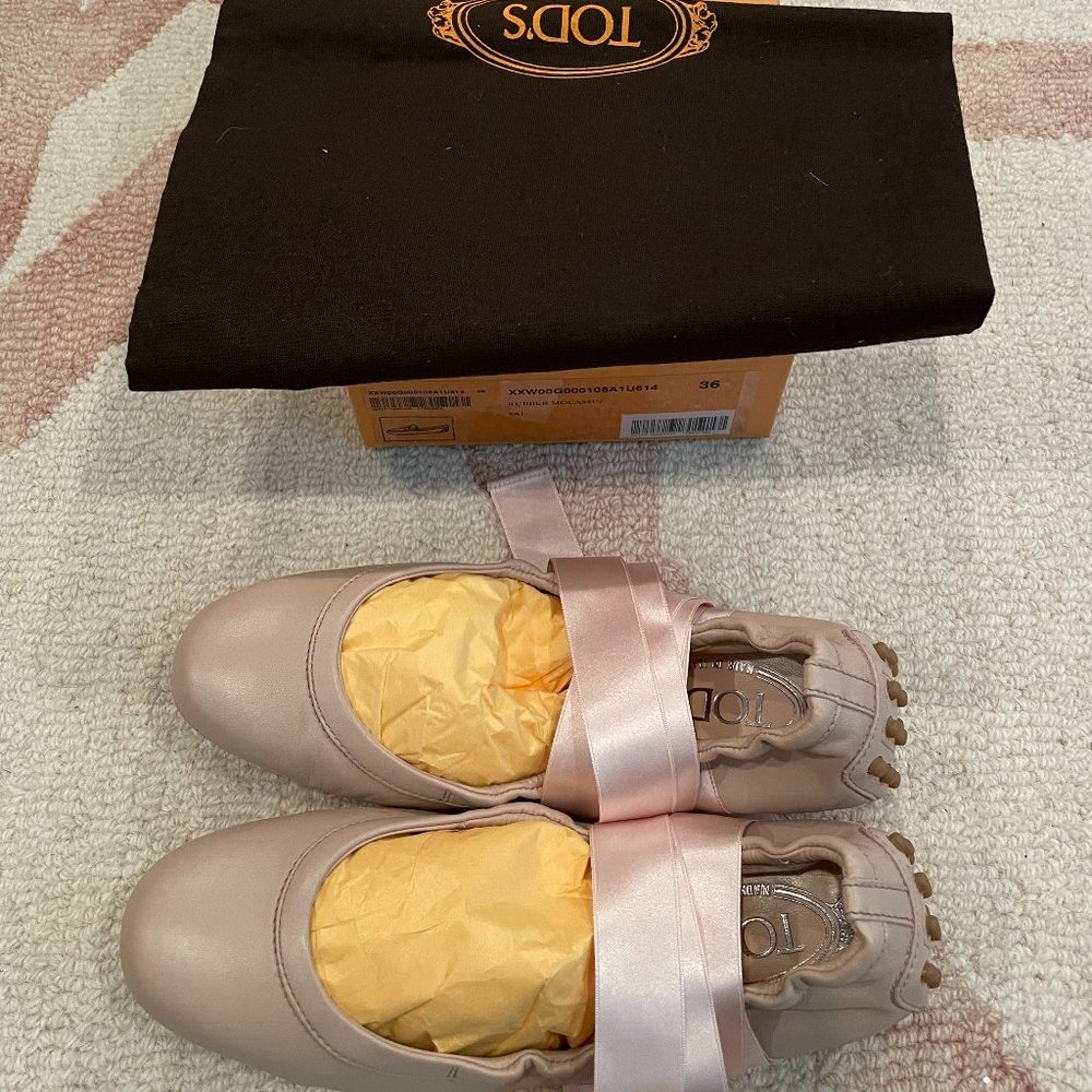 TOD'S Pink/Nude Leather Ballet Flats